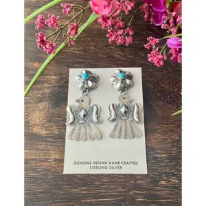 Pendientes Colgantes de Plata de Ley con Turquesa Kingman y Diseño de Pájaro del Trueno de Tim Yazzie - Product Image 1