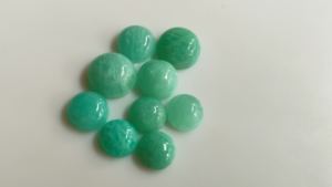 พลอยอเมซอนธรรมชาติ10มม. อัญมณีหลวมสีเขียวด้านหลังแบนรูปทรงผสมสำหรับทำเครื่องประดับ - Product Image 2