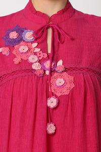 Femmes Designer lin écologique taille naturelle robe à la main broderie florale courte vacances col en v longue trois-quarts - Product Image 2