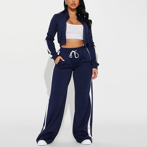 Vente en gros Ensemble de survêtements gris clair pour femmes Veste zippée et pantalon large en deux pièces à la mode - Product Image 4