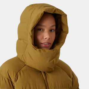 Chaqueta de Plumón Acolchada Personalizada Premium OEM para Mujer, Modelo Ellie, con Capucha Ajustable y Diseño de Burbujas para Invierno - Product Image 3