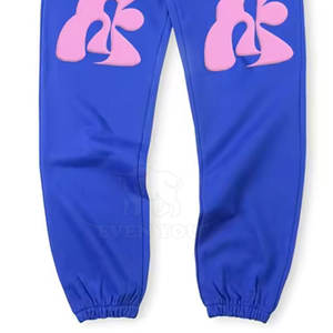 Pantalones deportivos con estampado puff, tela de algodón suave, corte relajado, estilo urbano moderno a precio económico. - Product Image 6