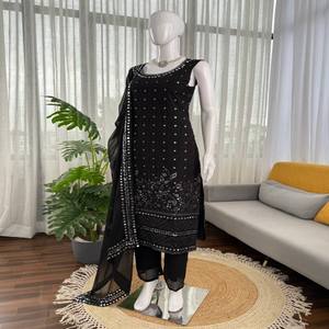 Conjunto de traje de lujo para mujer Foux Georgette Kurti con lentejuelas + trabajo de espejo, pantalón de cintura elástica y Dupatta pesado para uso festivo - Product Image 2