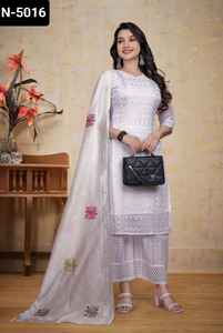 Dernières femmes portent un haut en Georgette de qualité supérieure avec un beau Chikankari Work With Cotton Borer Work Palazzo with Jecquerd Dupatta - Product Image 6