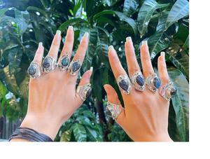 Bague en pierres précieuses de Labradorite naturelle en argent sterling 925 faite à la main minimaliste Boho déclaration bijoux élégant cadeau d'été pour elle - Product Image 2