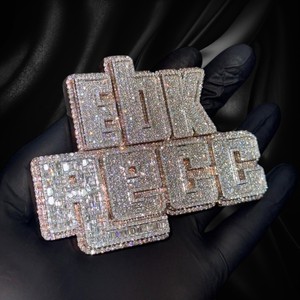 Colgante de Plata de Ley 925 con Letra Personalizada Iced Out, Diamante Moissanita VVS, Estilo Hip Hop, Moderno y Llamativo, para Uso Unisex - Product Image 1