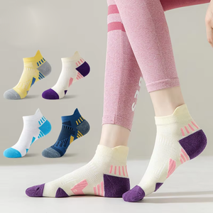 Calzettoni da uomo donna antiscivolo sportivi da esterno per Fitness e corpo da corsa - Product Image 4