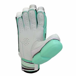 Gants de frappe de cricket en cuir de qualité supérieure, durables, respirants, ambidextres, avec fermeture à boucle, personnalisables, à bas prix, en provenance du Pakistan - Product Image 3