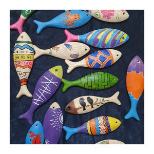 Pièce d'art de poisson en bois élégante fabriquée à la main pour la décoration de la maison - Product Image 1