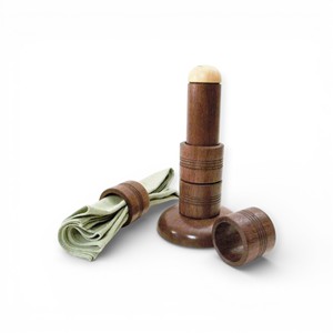 Elegante Juego de Anillos para Servilletas de Madera Oscura Sólida con Forma Cilíndrica Lisa para una Presentación Moderna en la Mesa de Comedor - Product Image 3