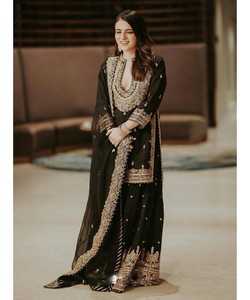 Robe longue à col bateau et manches régulières pour femmes indiennes, broderie lourde de styliste avec dupata - Product Image 5