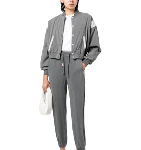 Chaqueta universitaria de satén de seda personalizada de alta calidad, chaqueta universitaria de satén con forro personalizado de moda informal para mujer, chaqueta de béisbol de invierno con letras - Product Image 4