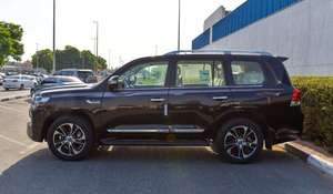 SUV d'occasion 4x4 AWD pour GCC 2021 R20, boîte automatique, transmission intégrale, conduite à gauche, sièges en cuir, pneus R18 - Product Image 4