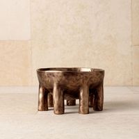 Beau bol de piédestal de nombreuses jambes fabriqué à la main en aluminium pur matériau de moulage bol antique en laiton