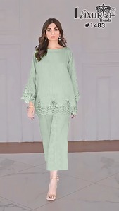 Popular conjunto de bordado verde pastel con detalles de encaje elegante y mangas acampanadas para mujer - Product Image 4