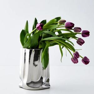 Vase en métal unique pour arrangements floraux de luxe et centres de table forme et taille personnalisées polies dorées - Product Image 6