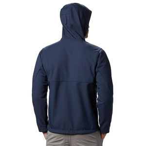 Venta caliente chaqueta Softshell impermeable personalizada para hombres diseñada para deportes al aire libre, con cintas reflectantes para visibilidad - Product Image 6