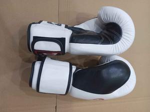 Guantes de Boxeo Twins de Piel de Vacuno de Primera Calidad Hechos a Medida, Guantes de Boxeo Twins Personalizados para Sparring - Product Image 6