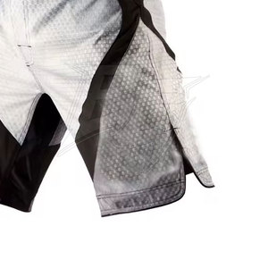 Shorts de grappling MMA de haute qualité, flexibles, respirants, à séchage rapide, en Spandex/Polyester, personnalisables, conçus pour un ajustement sûr et facile. - Product Image 5