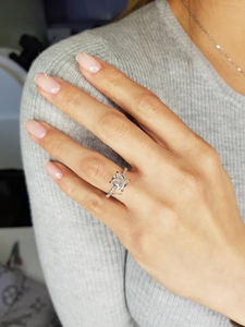 2.50 Ct Allongé Coussin Taille Moissanite Diamant Hidden Halo Solitaire Bague de Fiançailles en Or Blanc Cadeau de Luxe pour les Femmes - Product Image 4