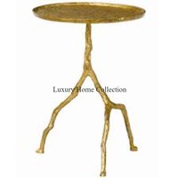 Table d'appoint de luxe en or, design royal, fabrication artisanale, aspect attrayant, design de piédestal décoratif