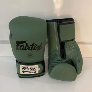 นวมชกมวย Fairtex คุณภาพสูงสุด หนังแท้สีเขียว น้ำหนักเบา กันน้ำ แบบผูกเชือก สำหรับฝึกซ้อมและแข่งขัน MMA มวยไทย - Product Image 2