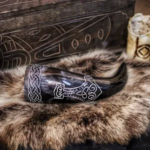 Corne à boire noire Viking sculptée à la main par l'artisanat taqi - Product Image 2