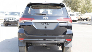 Toyota Fortuner 2023 Usado con Interior Oscuro y Control de Crucero Adaptativo - Product Image 4