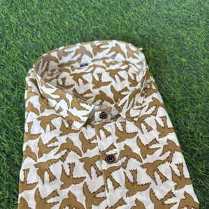 เสื้อเชิ้ตผ้าฝ้ายพิมพ์ลายดิจิทัลสำหรับผู้ชาย ลดราคาพิเศษช่วงซัมเมอร์ ขายส่งจากโรงงาน ผ้าไม่ยับ สวมใส่สบาย เหมาะสำหรับฤดูร้อนและฤดูใบไม้ร่วง - Product Image 1