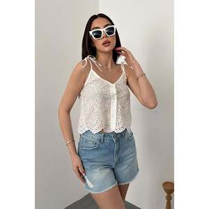 Blusa Blanca con Cordones y Ojales - Blanca - Product Image 2