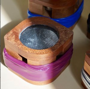 Brûleur Bakhoor en bois de qualité supérieure avec design complexe Brûleur d'encens Mabkhara en bois fait à la main - Product Image 4