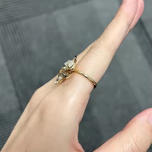 Anillo de diamante cultivado en laboratorio VS1 de corte de pera de 1CT, anillo fino romántico certificado IGI con lazo delicado de oro amarillo de 14K para propuestas de fiesta - Product Image 4