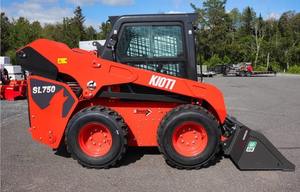 Chargeuse compacte KIOTI 74 CV en excellent état, 3 tonnes, type Kubota SVL75, avec godet, cabine fermée, prix bas, moteur principal, pompe - Product Image 4