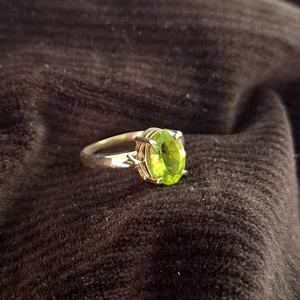 Bague en argent sterling 925 avec pierre précieuse péridot naturelle, bijoux vintage classiques, fabrication artisanale, cadeau de mariage pour l'amour et la romance, fabricant - Product Image 2