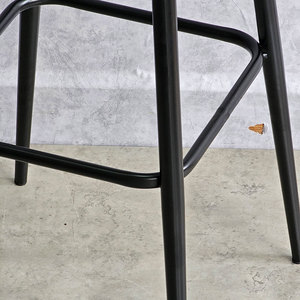 Taburete de Bar Redondo de Madera GBSK015 con Patas de Hierro con Recubrimiento en Polvo, Silla Alta de Estilo Industrial para Uso en Clubes - Product Image 4