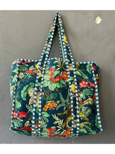 Bolsa de Mercado Acolchada Hippie de Terciopelo Estampado Hecha a Mano - Product Image 2
