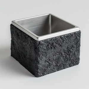 ที่ใส่แปรงสีฟันโลหะที่มีศิลปะสำหรับการตกแต่งห้องน้ำสมัยใหม่ รูปร่างที่เป็นเอกลักษณ์และทนทาน พร้อมผิวสัมผัสเรียบเนียน - Product Image 3