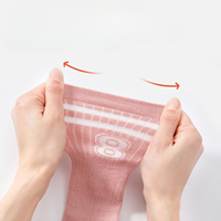 Chaussettes en coton mignonnes antidérapantes à motif numérique, douces et extensibles, avec logo personnalisé disponible pour l'école, le sport et le quotidien, vente en gros