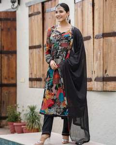 Último diseñador Hermosa Naira Cut Long Kurti Bottom Con Dupatta - Product Image 2