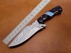 Couteau de chasse en acier Damas personnalisable OEM, manche en cuir noir fait à la main, gaine torsadée, disponible pour - Product Image 6