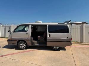 Toyota Hiace Super Custom G-Turbo 1999, 8 Asientos, Automática, Gasolina, Volante a la Izquierda, Neumáticos R16, Faros Halógenos, Tapicería de Tela Oscura - Product Image 3