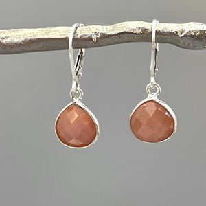 Declaración de estilo delicado, Plata de Ley 925, chapado en oro, melocotón, piedra lunar, piedra preciosa, colgante, pendiente de piedra lunar hecho a mano para mujer - Product Image 1