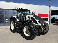 Livraison gratuite Valtra T215 215 HP (158 kW) 7,3 tonnes 4 roues motrices Tracteur utilitaire lourd homologué EPA/CE