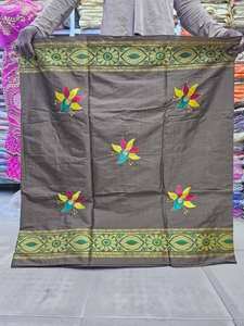 Tissu pour tenue décontractée Intorica George avec broderie florale multicolore et placement du logo avant à bordure ronde de créateur - Product Image 6