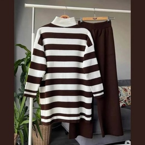 Conjunto de 2 piezas de invierno para mujer, pantalones de chándal apilados con logotipo personalizado y Chándales, logotipo frontal bordado al por mayor - Product Image 4