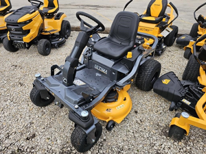 Cortadora de césped Cub Cadet ZTS1 42 Zero-Turn para propiedades residenciales con colinas, obstáculos y espacios reducidos. - Product Image 6