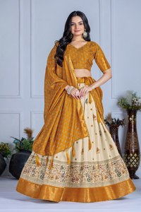 Conjunto de Lehenga, Blusa y Dupatta de Jacquard de Lichi Pesado con Forro de Jari, Estampado y Elástico, para Vestir Semi-Confeccionado - Product Image 5