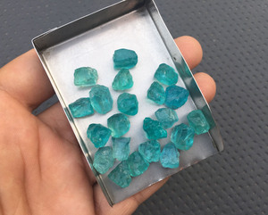 Juego de piedras preciosas sueltas de apatita azul de 25 piezas, 8-10 MM, Piedra en bruto de apatita azul cruda Natural, joyería de piedra cruda única - Product Image 1