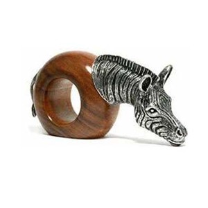 Cabeza y cola de cebra en relieve de plata antigua se unen con servilletero redondo de madera estilo único vajilla servilletero real decorativo - Product Image 1