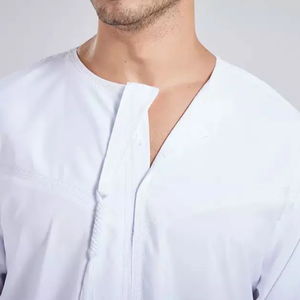 Vente en gros OEM ODM de thobes islamiques personnalisés de qualité supérieure pour hommes décolleté brodé traditionnel le plus vendu Options de taille supérieure - Product Image 3